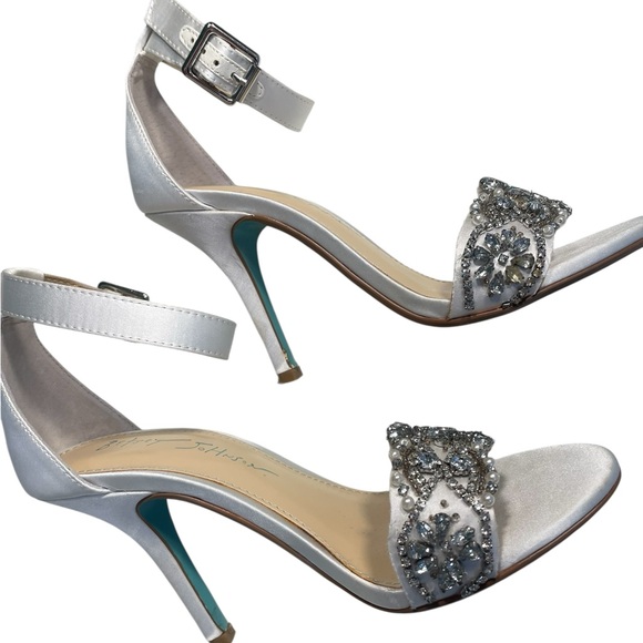 BETSEY JOHNSON Bridal Heels – White Glitter, Sz 5, GUC - Picture 2 of 9